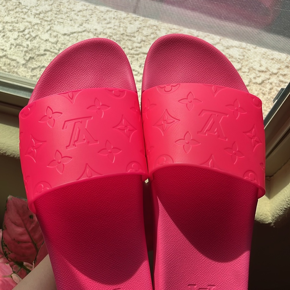 Louis Vuitton Pink Slide Sandals - Picture 5 of 6
